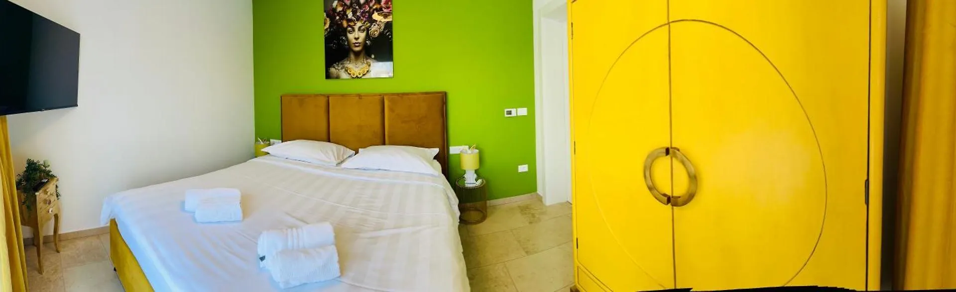 New Exclusive Apartment With Garden And Private Pool Near The Sea Poreč