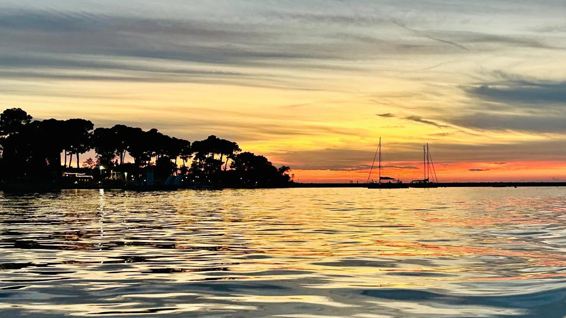 New Exclusive Apartment With Garden And Private Pool Near The Sea Poreč