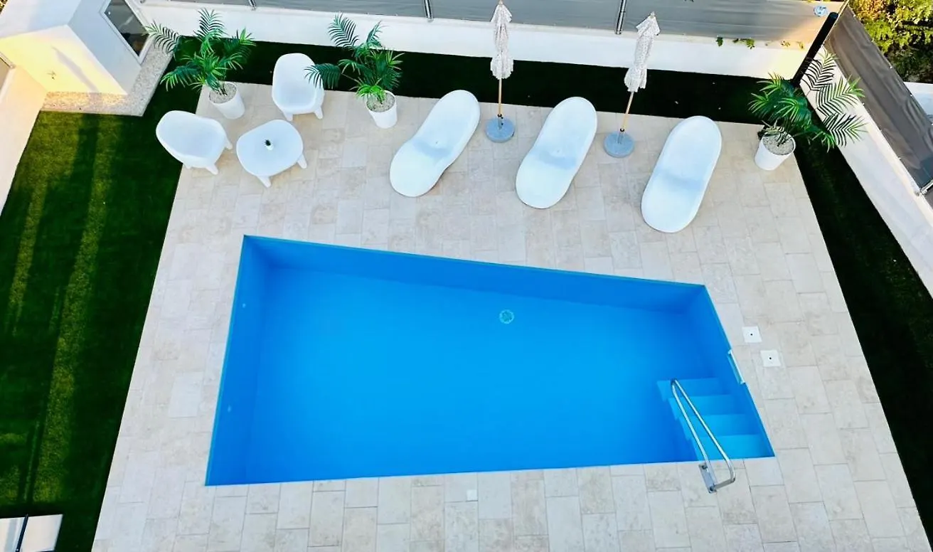 New Exclusive Apartment With Garden And Private Pool Near The Sea Poreč Chorwacja
