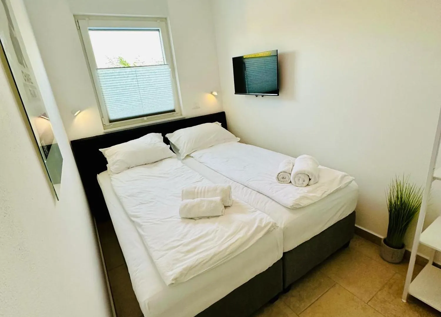 New Exclusive Apartment With Garden And Private Pool Near The Sea Poreč